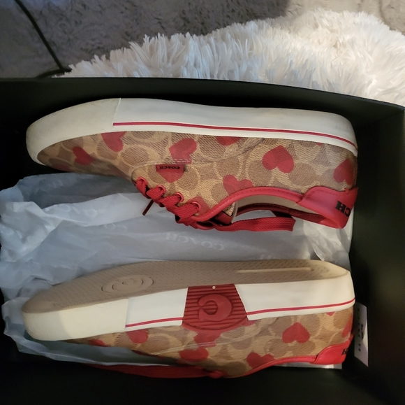 Coach Citisole coated C Heart Print 8.5 - Picture 3 of 8